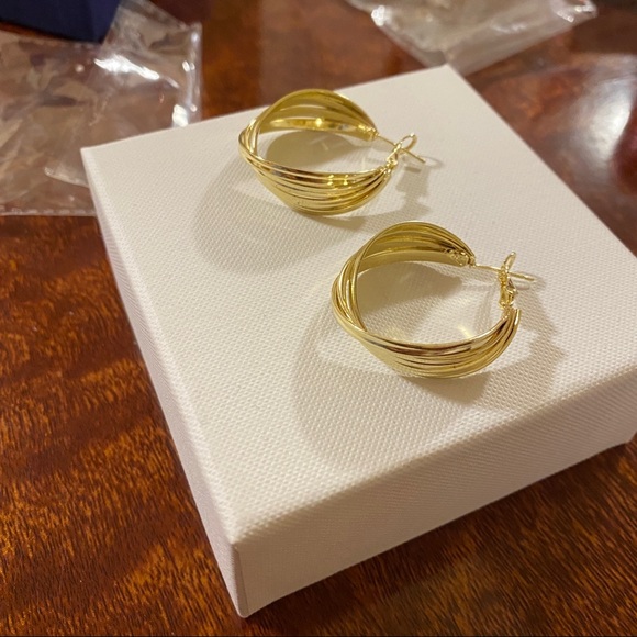 Set of Two Gold Hoop Earrings ( One Small, One Medium) - Picture 8 of 16